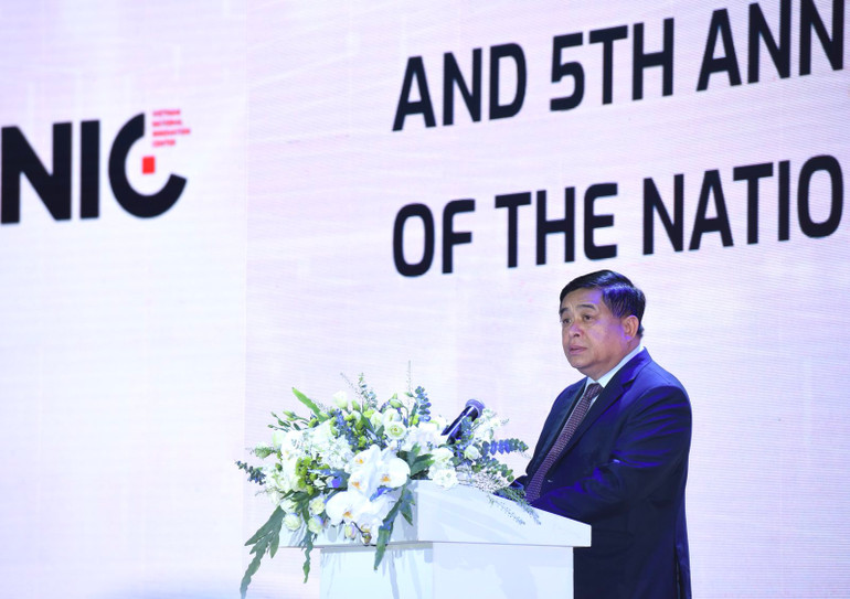 Bộ trưởng Kế hoạch và Đầu tư Nguyễn Chí Dũng phát biểu ý kiến tại sự kiện. (Ảnh: TRẦN HẢI)