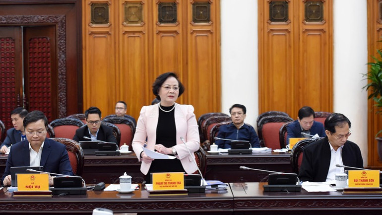 Bộ trưởng Nội vụ Phạm Thị Thanh Trà phát biểu ý kiến tại Phiên họp. (Ảnh: TRẦN HẢI)