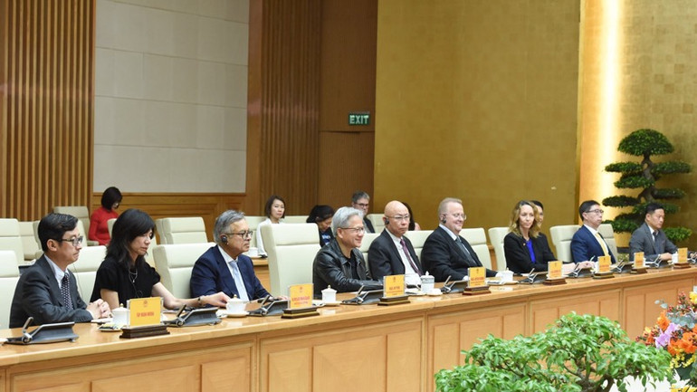 Ông Jensen Huang và Ban lãnh đạo Tập đoàn NVIDIA tại buổi làm việc (Ảnh: TRẦN HẢI). Ông Jensen Huang và Ban lãnh đạo Tập đoàn NVIDIA tại buổi làm việc (Ảnh: TRẦN HẢI).