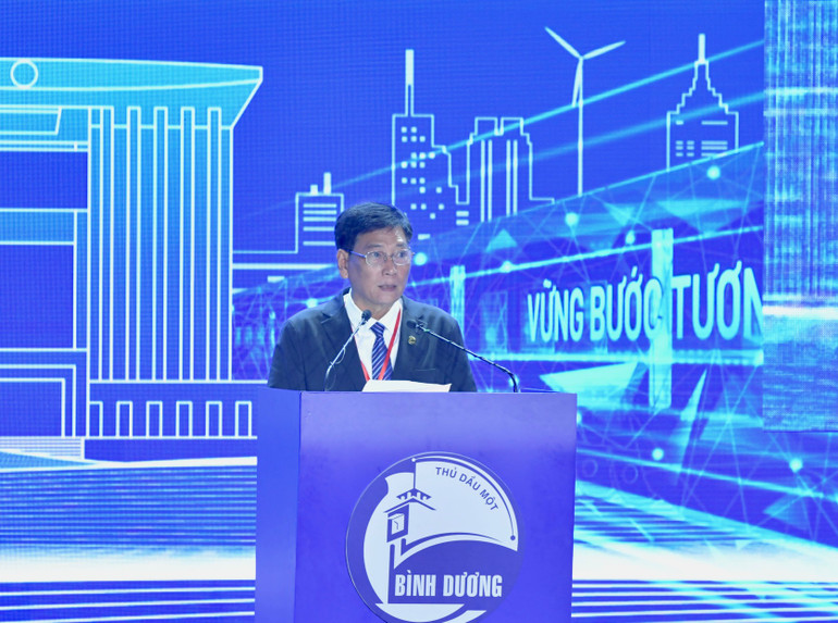 Lãnh đạo tỉnh Bình Dương phát biểu ý kiến tại Hội nghị. (Ảnh: THANH GIANG)