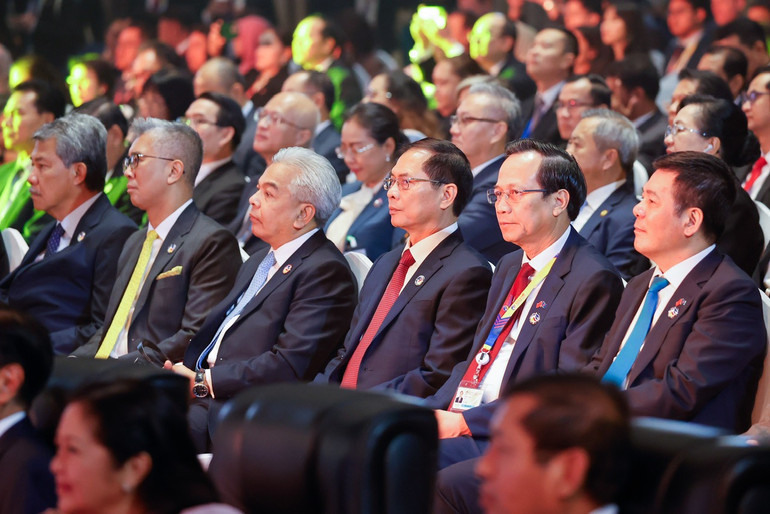 Đoàn đại biểu cấp cao Việt Nam tham dự phiên khai mạc. (Ảnh: Nhật Bắc/VGP)