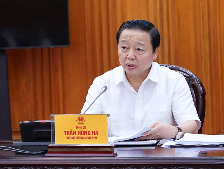 Phó Thủ tướng Trần Hồng Hà phát biểu ý kiến tại cuộc họp. (Ảnh: Trần Hải)