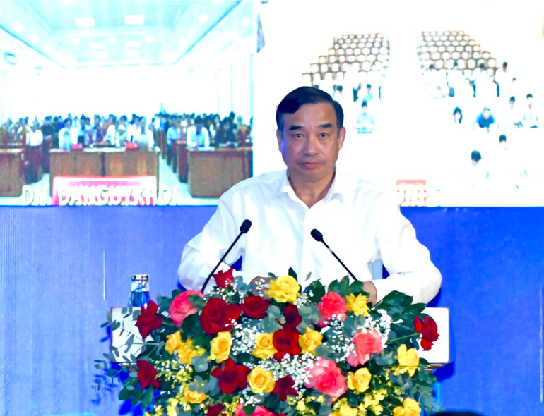 Lãnh đạo UBND thành phố Đà Nẵng phát biểu ý kiến tại Hội nghị (Ảnh: THANH GIANG)