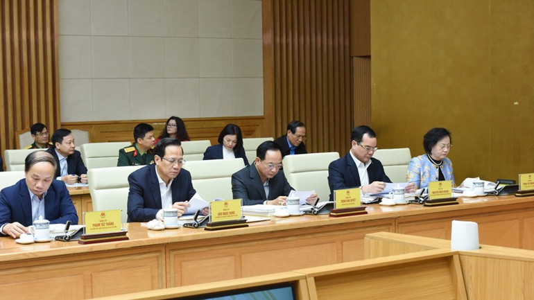 Các thành viên Hội đồng Thi đua-Khen thưởng Trung ương tham dự phiên họp. (Ảnh: TRẦN HẢI)