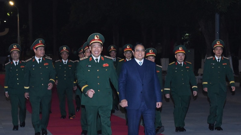 Thủ tướng Phạm Minh Chính và lãnh đạo Học viện Quốc phòng. Thủ tướng Phạm Minh Chính và lãnh đạo Học viện Quốc phòng.