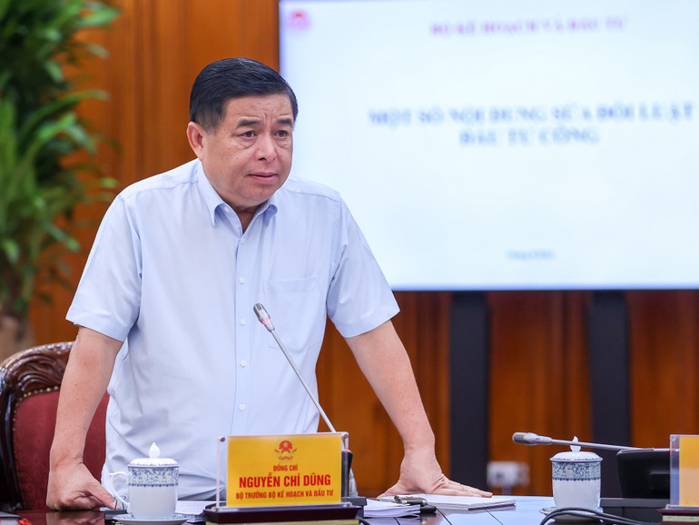Bộ trưởng Kế hoạch và Đầu tư Nguyễn Chí Dũng phát biểu ý kiến tại cuộc họp. (Ảnh: Trần Hải)