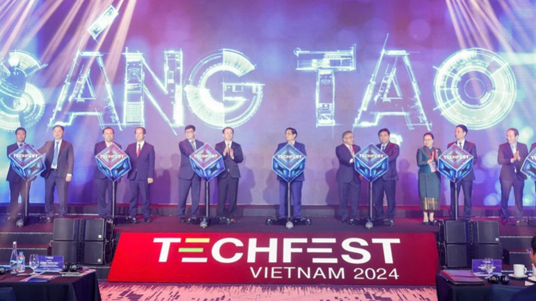 Nghi thức khởi động TECHFEST Việt Nam 2024 với sự tham dự của Thủ tướng Phạm Minh Chính và các đồng chí lãnh đạo. (Ảnh: Trần Hải)
