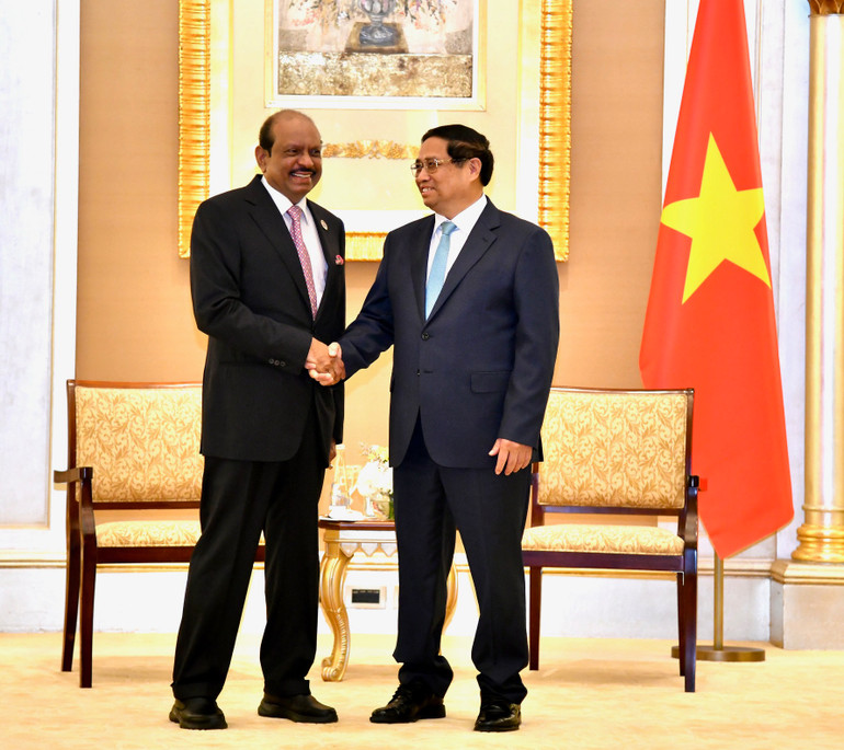 Thủ tướng Phạm Minh Chính và ông M.A.Yusuff Ali - Chủ tịch Tập đoàn Lulu (Ảnh: Thanh Giang).