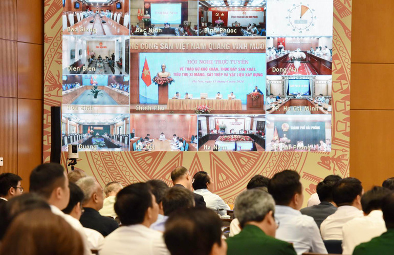 Hội nghị được tổ chức theo hình thức trực tiếp và trực tuyến tới 32 tỉnh, thành phố trên cả nước có liên quan lĩnh vực sản xuất vật liệu xây dựng. (Ảnh: TRẦN HẢI)
