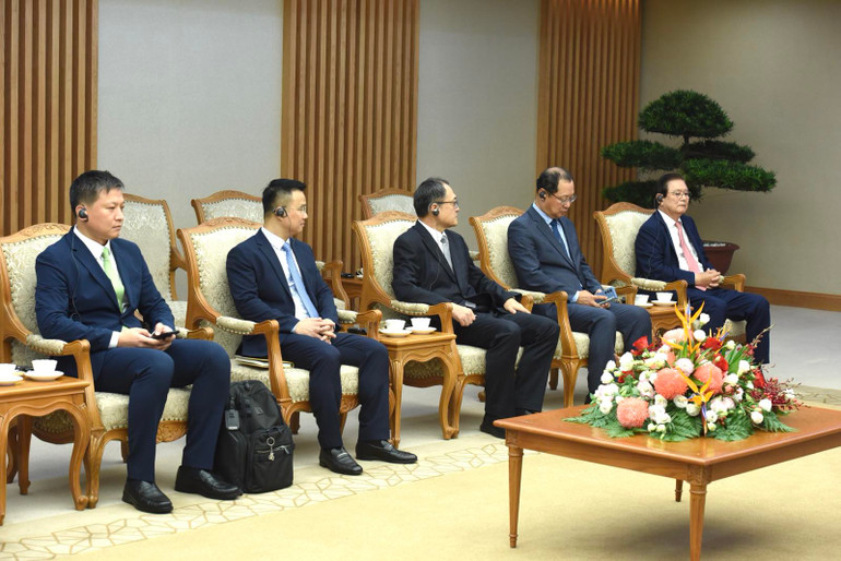 Đại diện lãnh đạo Tập đoàn Hyosung tại buổi tiếp. Đại diện lãnh đạo Tập đoàn Hyosung tại buổi tiếp.