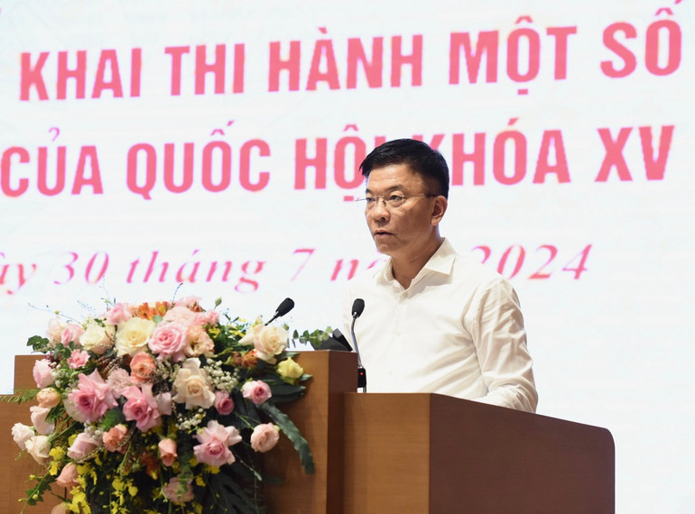 Phó Thủ tướng Chính phủ Lê Thành Long báo cáo tại Hội nghị.