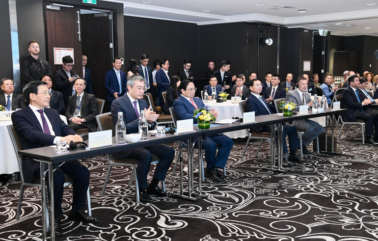 Thủ tướng Phạm Minh Chính và các đại biểu tham dự sự kiện.