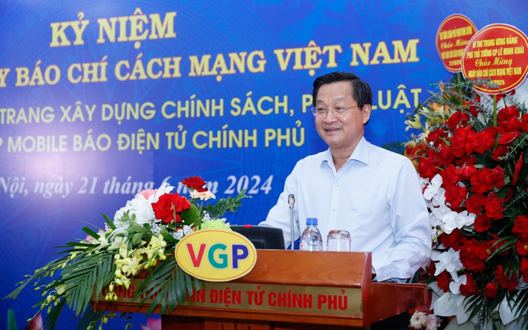 Phó Thủ tướng Chính phủ Lê Minh Khái phát biểu chúc mừng cán bộ, công chức, viên chức, phóng viên, biên tập viên, người lao động của Cổng Thông tin điện tử Chính phủ, Báo Điện tử Chính phủ. Phó Thủ tướng Chính phủ Lê Minh Khái phát biểu chúc mừng cán bộ, công chức, viên chức, phóng viên, biên tập viên, người lao động của Cổng Thông tin điện tử Chính phủ, Báo Điện tử Chính phủ.