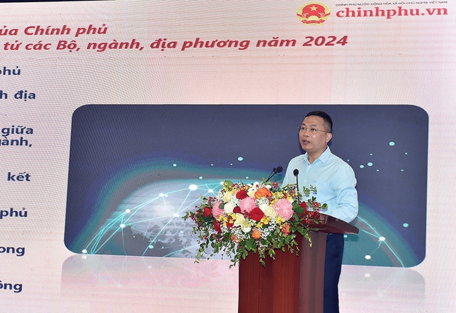 Tổng Giám đốc Cổng Thông tin điện tử Chính phủ Nguyễn Hồng Sâm báo cáo tại hội nghị. (Ảnh: VGP)