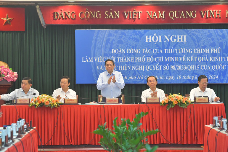 Thủ tướng Phạm Minh Chính và các đồng chí lãnh đạo chủ trì Hội nghị. (Ảnh: THANH GIANG)