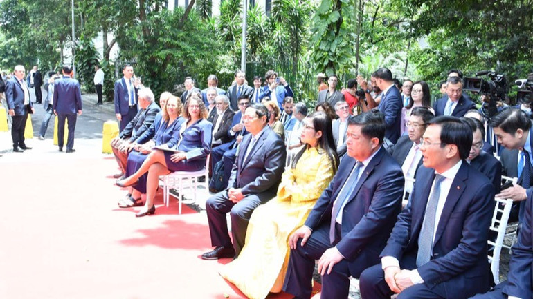 Thủ tướng Phạm Minh Chính và Phu nhân cùng các đại biểu tham dự buổi lễ (Ảnh THANH GIANG). Thủ tướng Phạm Minh Chính và Phu nhân cùng các đại biểu tham dự buổi lễ (Ảnh THANH GIANG).