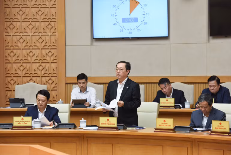 Bộ trưởng Khoa học và Công nghệ Huỳnh Thành Đạt phát biểu ý kiến tại phiên họp. (Ảnh: Trần Hải)