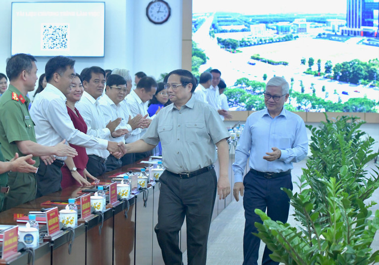 Thủ tướng Phạm Minh Chính tới dự và chủ trì buổi làm việc với Ban Thường vụ Tỉnh ủy Bình Dương. (Ảnh: Thanh Giang)