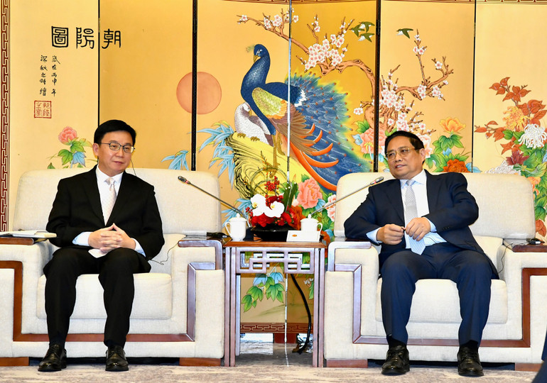 Thủ tướng Phạm Minh Chính tiếp ông Ngụy Ứng Bưu, Phó Tổng Giám đốc thường trực Tập đoàn Máy bay thương mại Trung Quốc (COMAC). (Ảnh: THANH GIANG)