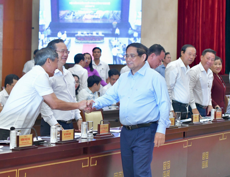 Thủ tướng Phạm Minh Chính với các đại biểu tham dự Hội nghị. (Ảnh: THANH GIANG) Thủ tướng Phạm Minh Chính với các đại biểu tham dự Hội nghị. (Ảnh: THANH GIANG)