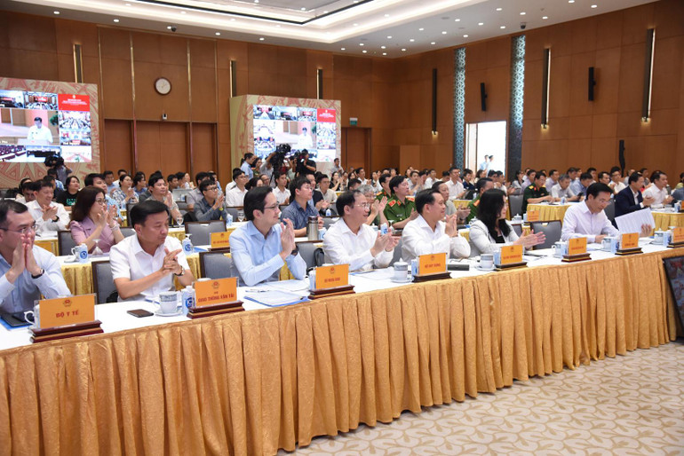 Lãnh đạo các bộ, ngành, đại biểu tham dự Hội nghị. (Ảnh: TRẦN HẢI)