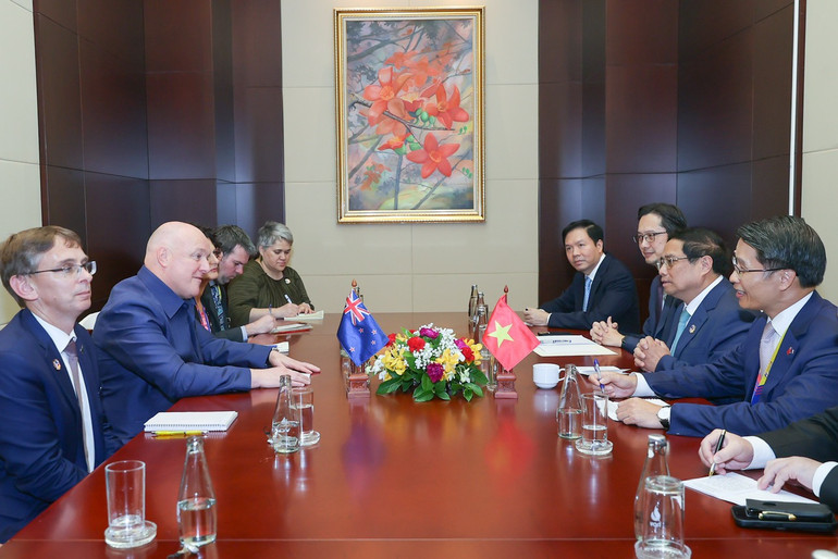 Thủ tướng Chính phủ Phạm Minh Chính hội kiến Thủ tướng New Zealand Christopher Luxon. (Ảnh: Nhật Bắc/VGP)