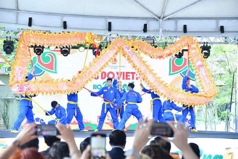 Một tiết mục múa sư tử được biểu diễn tại sự kiện. (Ảnh: Thanh Giang)