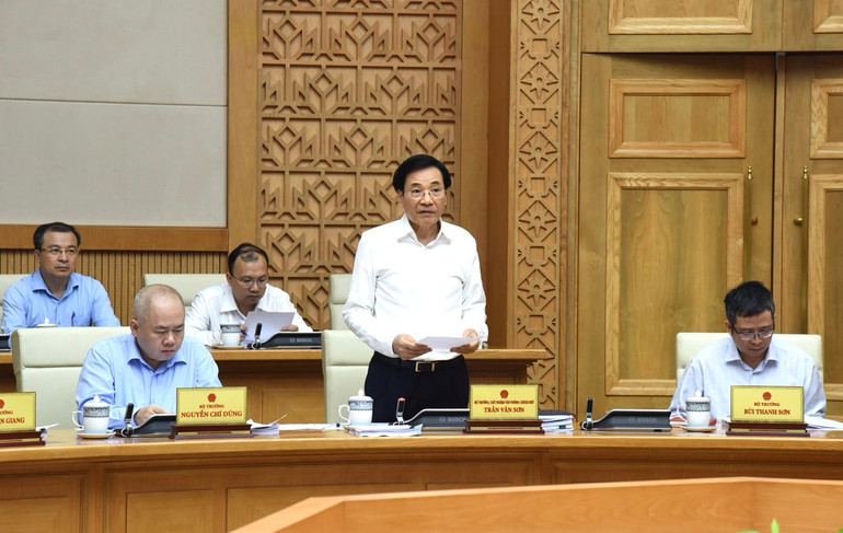 Bộ trưởng, Chủ nhiệm Văn phòng Chính phủ Trần Văn Sơn phát biểu ý kiến tại phiên họp. (Ảnh: TRẦN HẢI)