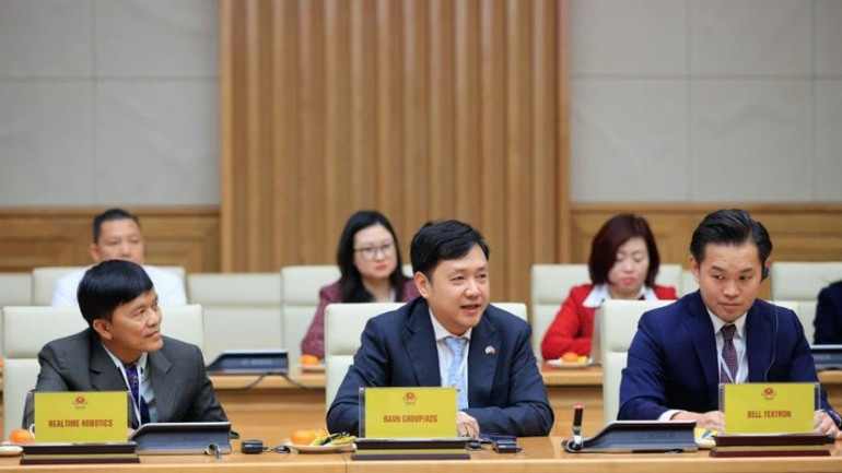 Đại diện lãnh đạo các tập đoàn, doanh nghiệp Hoa Kỳ phát biểu ý kiến. (Ảnh: TRẦN HẢI)