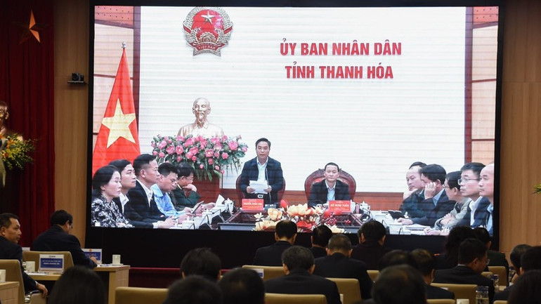 Hội nghị được truyền trực tuyến tới điểm cầu Ủy ban nhân dân 9 tỉnh có Dự án Đường dây 500kV mạch 3 đi qua. (Ảnh: Trần Hải)