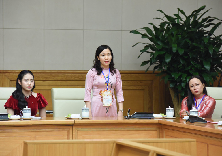 Đại diện một số nhà giáo tiêu biểu phát biểu ý kiến tại buổi gặp mặt. (Ảnh: Trần Hải)