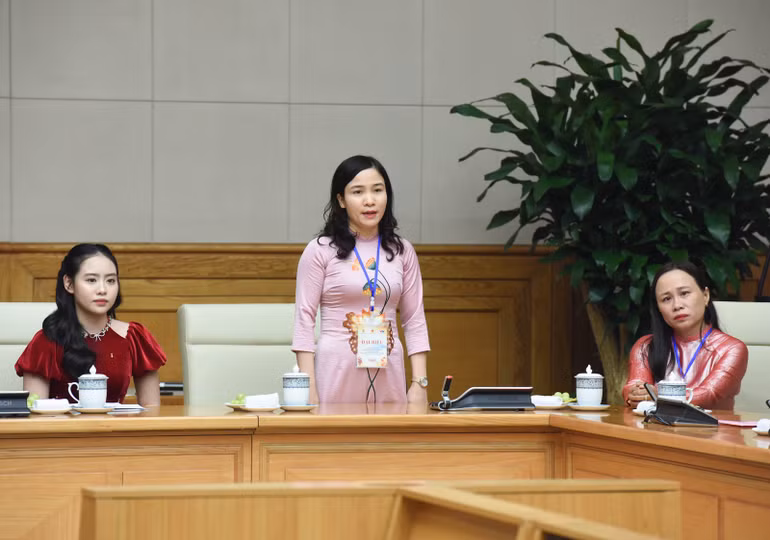 Đại diện một số nhà giáo tiêu biểu phát biểu ý kiến tại buổi gặp mặt. (Ảnh: Trần Hải)