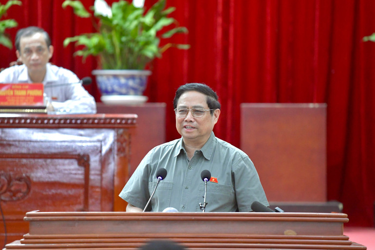 Thủ tướng Phạm Minh Chính phát biểu ý kiến tại cuộc tiếp xúc cử tri thành phố Cần Thơ trước kỳ họp thứ 8, Quốc hội khóa XV. (Ảnh: THANH GIANG)