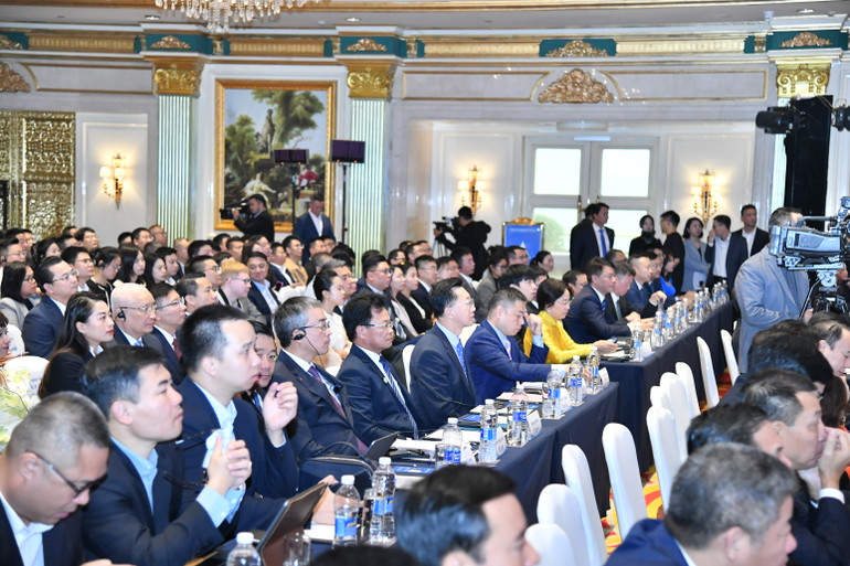 Đại diện cộng đồng doanh nghiệp Việt Nam và Trung Quốc tham dự Tọa đàm (Ảnh: Thanh Giang).