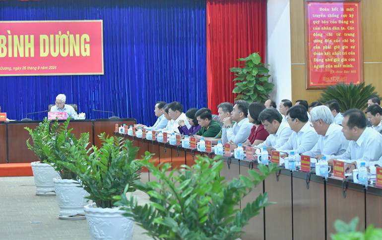 Lãnh đạo chủ chốt tỉnh Bình Dương tại buổi làm việc. (Ảnh: Thanh Giang)