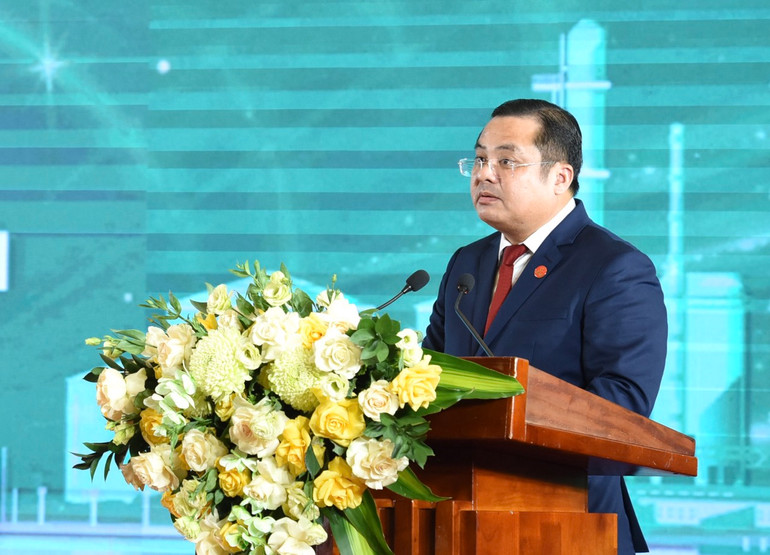 Chủ tịch Hội đồng thành viên Vinachem Phùng Quang Hiệp phát biểu tại lễ kỷ niệm. (Ảnh: Trần Hải)