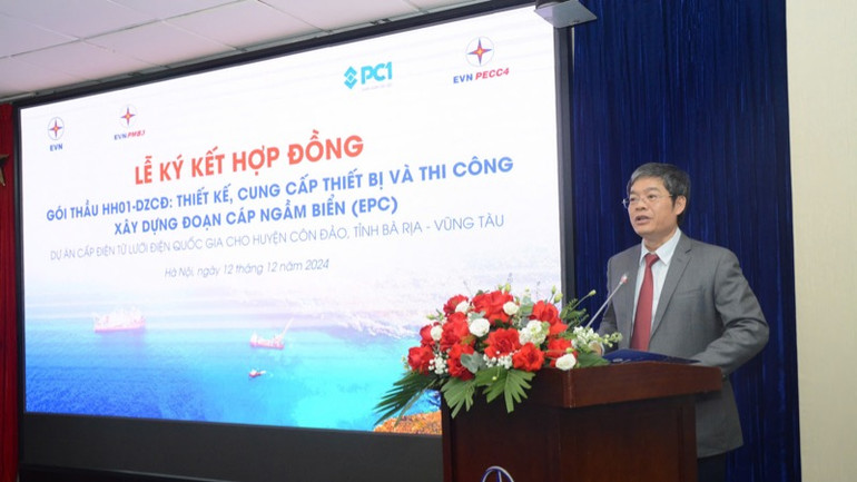 Phó Tổng Giám đốc EVN Nguyễn Tài Anh phát biểu ý kiến tại lễ ký (Ảnh: EVN)