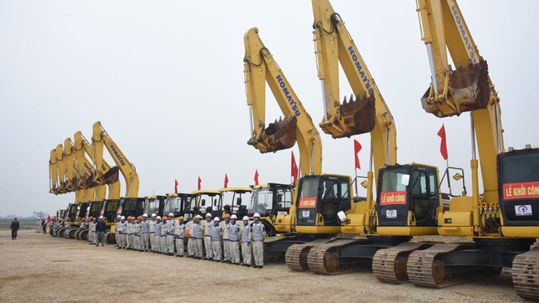 Các lực lượng thi công Sân bay Gia Bình. (Ảnh: Trần Hải)