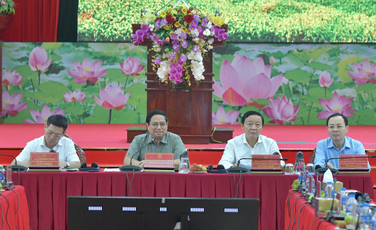 Thủ tướng Phạm Minh Chính, các Phó Thủ tướng Trần Hồng Hà và Hồ Đức Phớc.