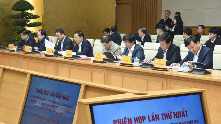 Lãnh đạo các bộ, ngành Trung ương là thành viên Ban Chỉ đạo tham dự phiên họp. (Ảnh: TRẦN HẢI)