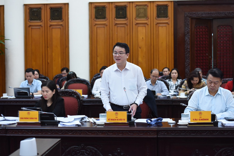 Thứ trưởng Kế hoạch và Đầu tư Trần Quốc Phương phát biểu ý kiến tại cuộc họp. (Ảnh: Trần Hải)