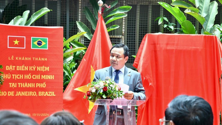 Đại sứ Việt Nam tại Brazil Bùi Văn Nghị phát biểu ý kiến tại buổi lễ (Ảnh THANH GIANG). Đại sứ Việt Nam tại Brazil Bùi Văn Nghị phát biểu ý kiến tại buổi lễ (Ảnh THANH GIANG).