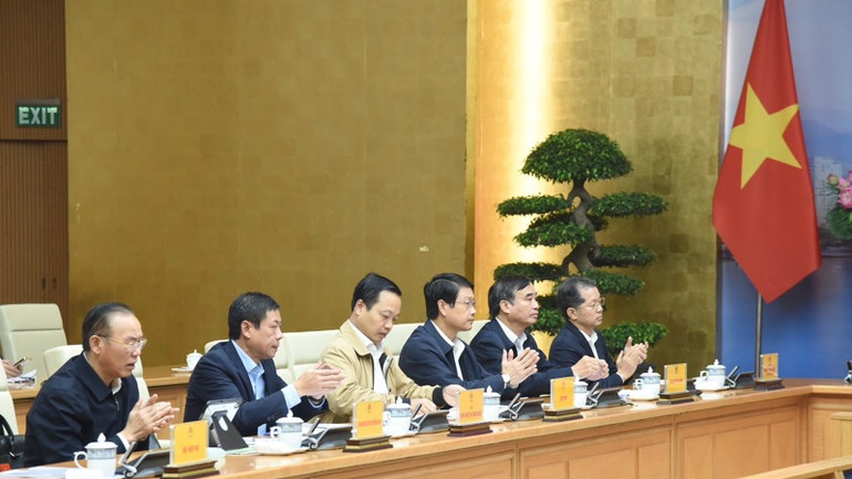 Lãnh đạo thành phố Đà Nẵng tham dự phiên họp. (Ảnh: TRẦN HẢI)