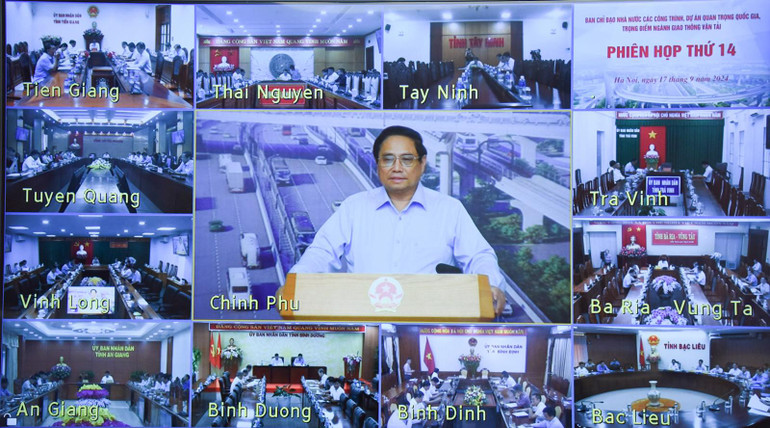 Phiên họp được truyền trực tuyến tới điểm cầu 44 tỉnh, thành phố trực thuộc Trung ương có các dự án giao thông trọng điểm. (Ảnh: TRẦN HẢI) Phiên họp được truyền trực tuyến tới điểm cầu 44 tỉnh, thành phố trực thuộc Trung ương có các dự án giao thông trọng điểm. (Ảnh: TRẦN HẢI)