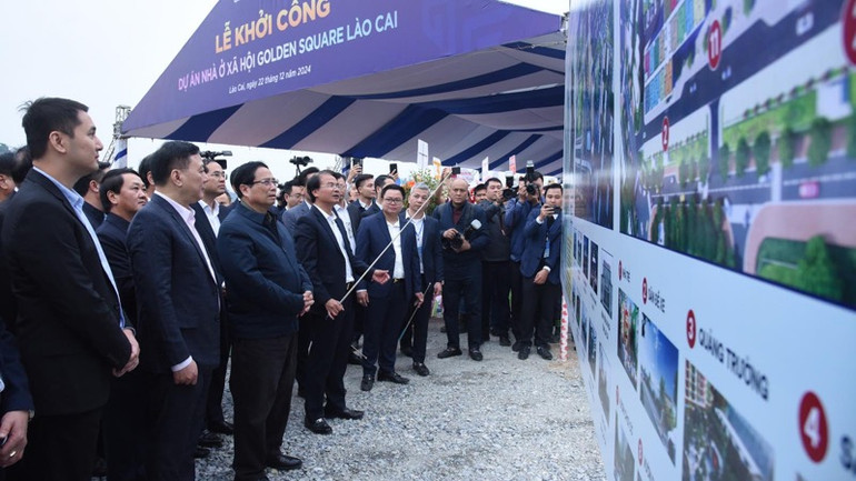 Thủ tướng Phạm Minh Chính cho ý kiến chỉ đạo về đầu tư phát triển nhà ở xã hội trên địa bàn tỉnh Lào Cai. (Ảnh: TRẦN HẢI)