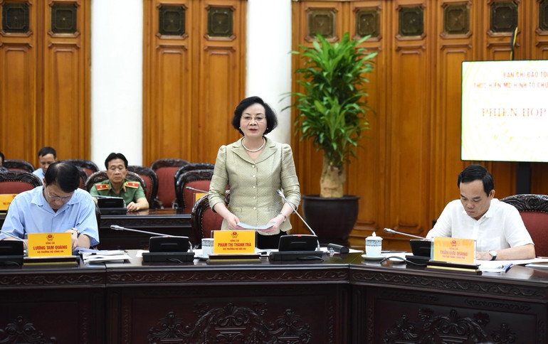 Bộ trưởng Nội vụ Phạm Thị Thanh Trà - Phó Trưởng Ban Chỉ đạo phát biểu ý kiến tại Phiên họp thứ nhất. (Ảnh: Trần Hải)