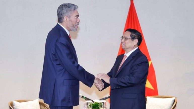 Thủ tướng Phạm Minh Chính và đồng chí Miguel Mejia, Tổng Bí thư Đảng Phong trào Cánh tả Thống nhất (MIU), Bộ trưởng Chính sách Hội nhập Khu vực Cộng hòa Dominica. (Ảnh: Nhật Bắc/VGP)