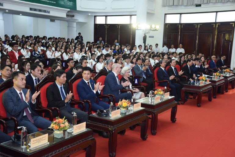 Các đại biểu tham dự buổi giao lưu. (Ảnh: Trần Hải)