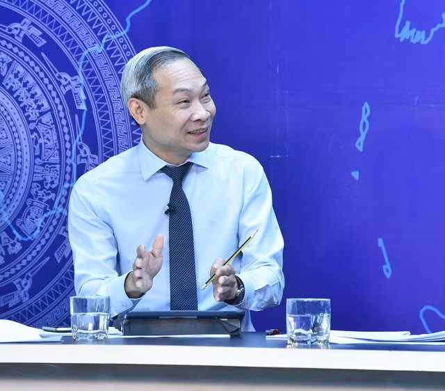 Ủy viên Thường trực Ủy ban Kinh tế của Quốc hội Phan Đức Hiếu trao đổi tại toạ đàm. (Ảnh: VGP)