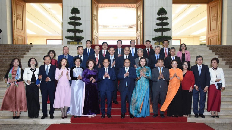 Thủ tướng Phạm Minh Chính với các Đại sứ, Trưởng Cơ quan đại diện Việt Nam ở nước ngoài. (Ảnh: TRẦN HẢI)